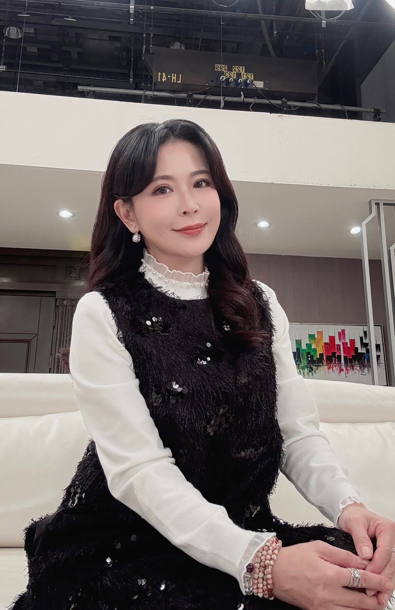 清新脫俗的美! 八點檔女星「曬19歲青澀嫩照」 散發仙氣「如今48歲素顏驚人」