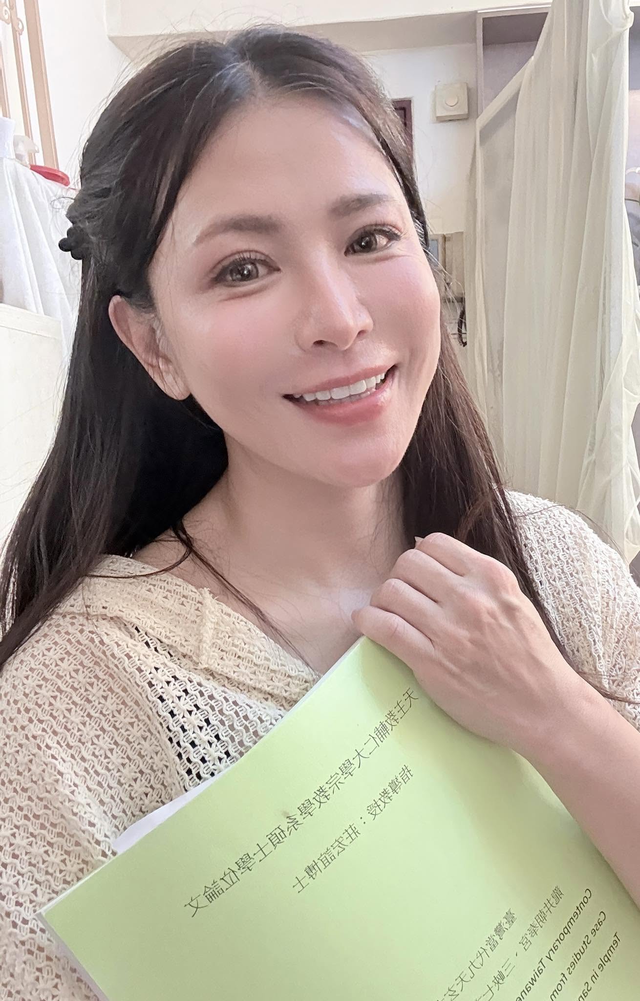 清新脫俗的美! 八點檔女星「曬19歲青澀嫩照」 散發仙氣「如今48歲素顏驚人」