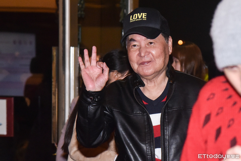 雨天失控打滑!76歲方駿「驚傳車禍自撞」