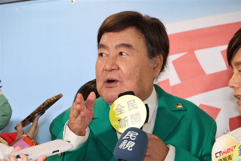 雨天失控打滑!76歲方駿「驚傳車禍自撞」