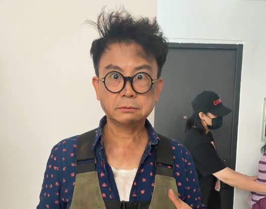演《唐伯虎點秋香》爆紅!資深男星退休租屋「窗戶一推就掉」超破敗 被讚「錢都拿去寵妻」老婆驚回春