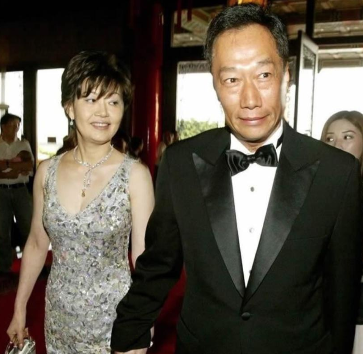下嫁窮小子!郭台銘亡妻「竟是超狂富家千金」 靠岳父「創鴻海變首富」卻說1句話...