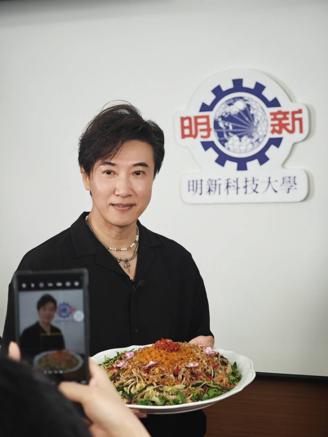 昔日亞洲美食天王!59歲陳鴻「全心照顧失智母」至今未婚 驚爆「遭騙3000萬」慘抵押房產