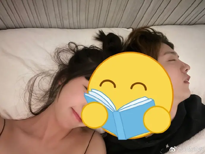 演藝圈震撼彈!女網紅曝光「睡遍頂流床照」:愛都做了