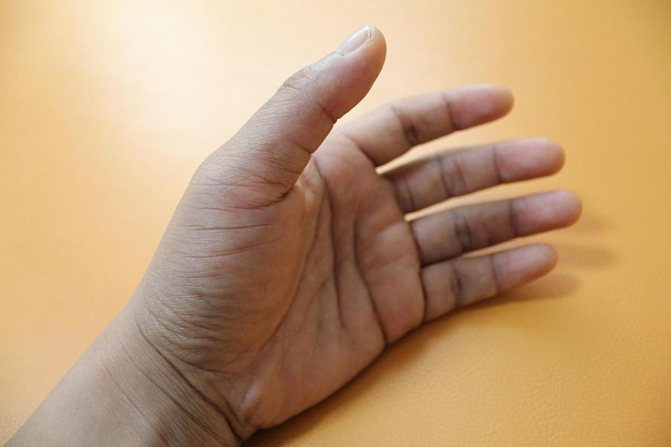 爸爸倒血泊!兄妹竟「以為吐火龍果汁」懶得理 虛弱喊好冷「折磨24小時身亡」
