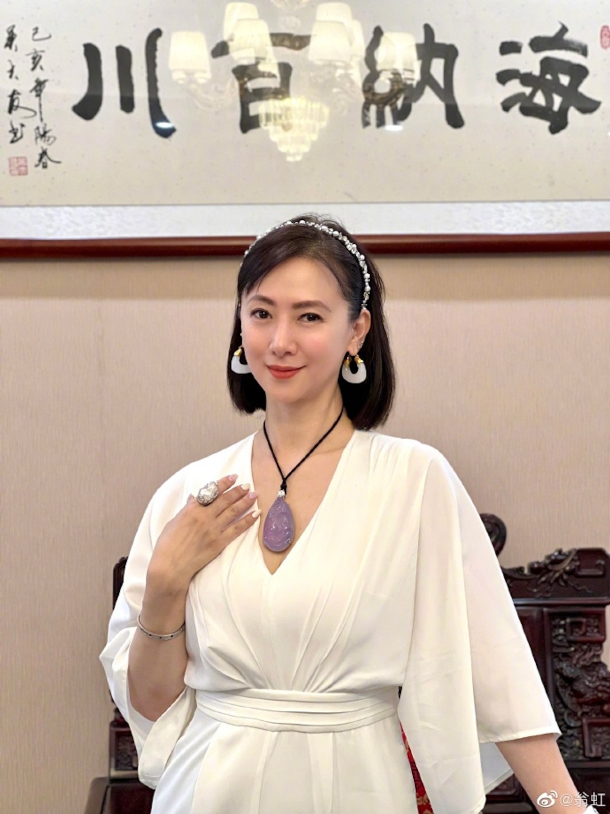 斷開2年豪門渣夫!57歲資深女星驚傳「遭婆婆掃地出門」不忍發聲了