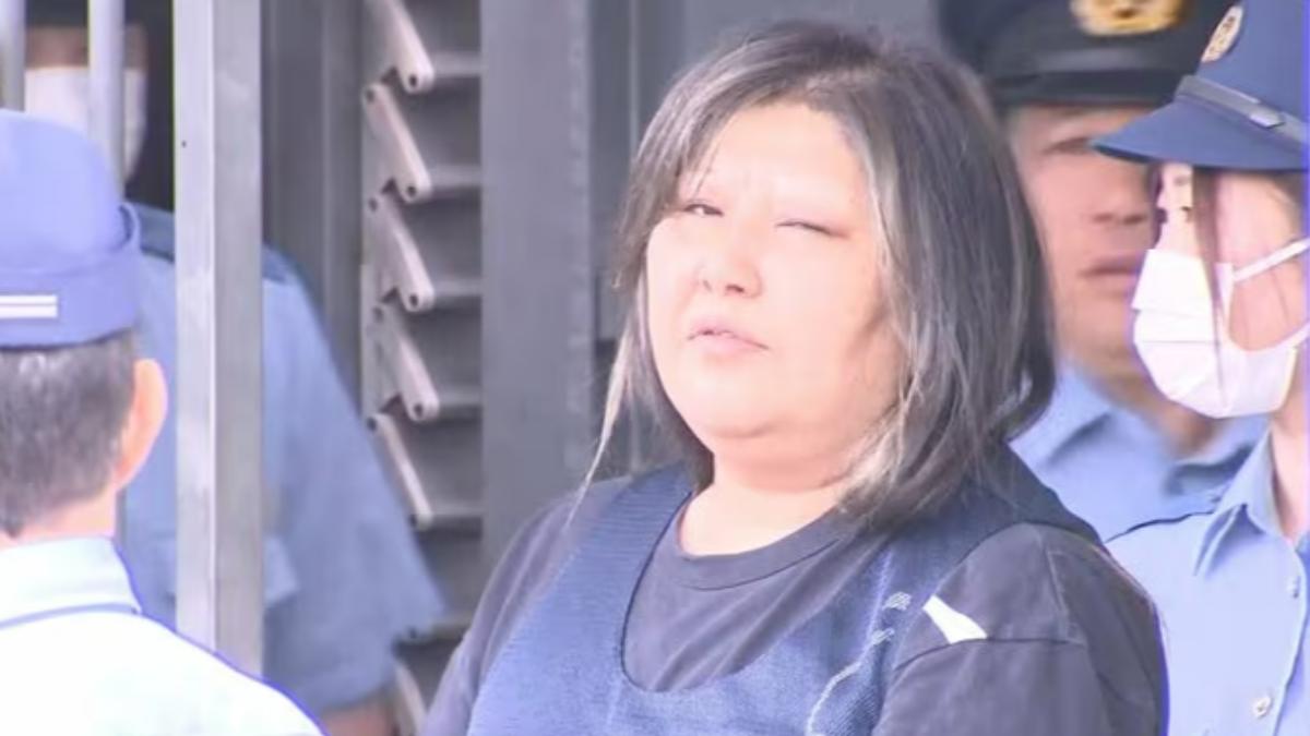 不是拍電影!阿姨撞進超商「嘴巴遭針線縫住」 哭遞紙條求救「恐怖真相曝光」