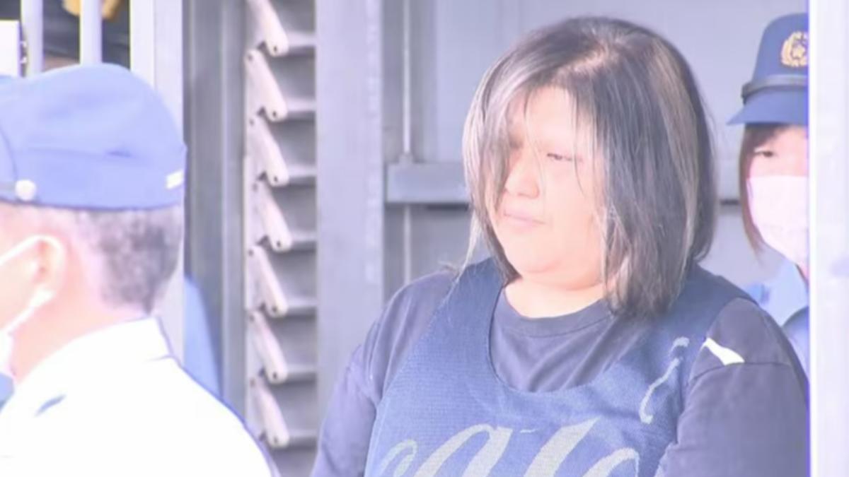 不是拍電影!阿姨撞進超商「嘴巴遭針線縫住」 哭遞紙條求救「恐怖真相曝光」