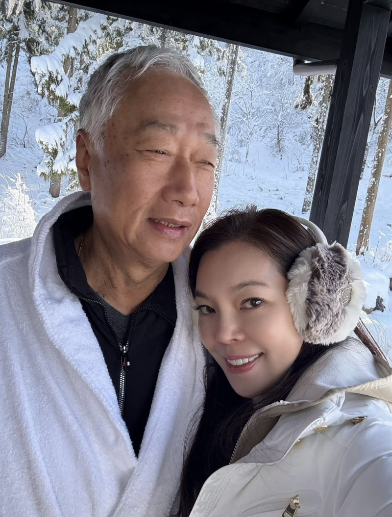 快訊/太傻眼!郭台銘又被抓包「深夜密會女球友」偷情畫面全曝光