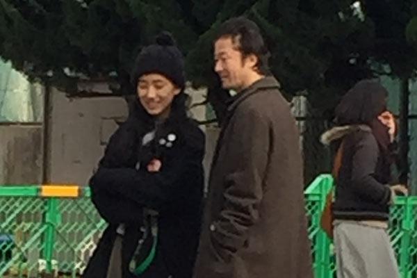 超驚人父女戀!大咖影帝再婚「妻只比女兒大3歲」 甜蜜親吻約會「新歡美貌驚人」