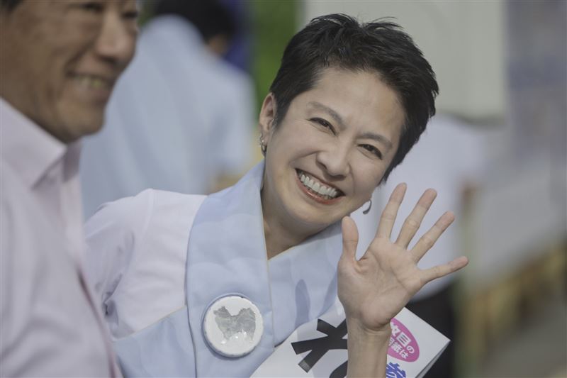 民進黨大咖議員！出土「年輕寫真照」根本女神　龍鳳胎長大「出道顏值超強」