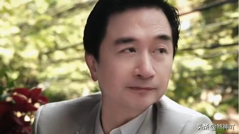 差24歲老少配!60歲黃舒駿「中年娶嫩妻生子」被酸爆 15年後「2人分隔兩地」網全搖頭
