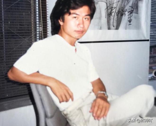 差24歲老少配!60歲黃舒駿「中年娶嫩妻生子」被酸爆 15年後「2人分隔兩地」網全搖頭