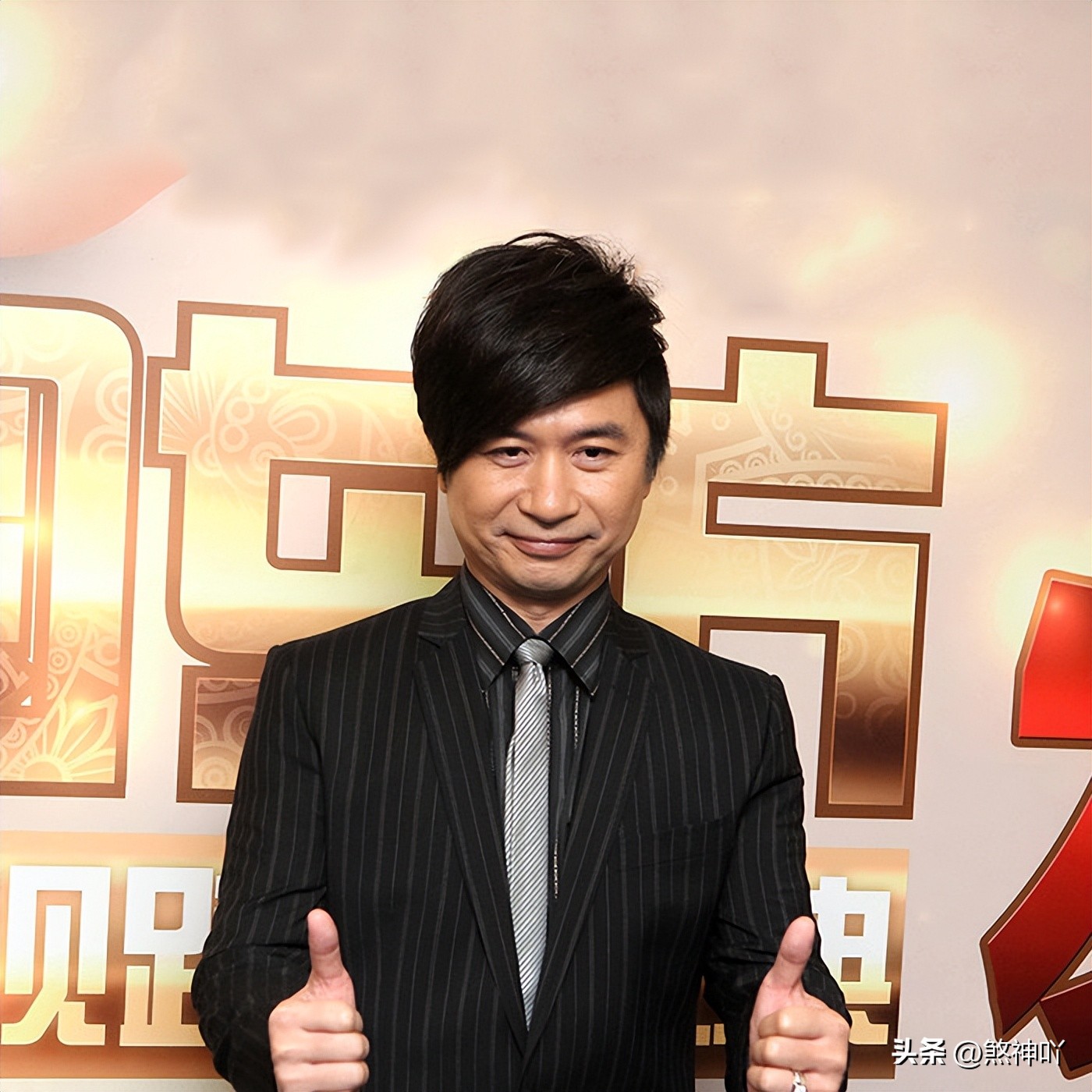 差24歲老少配!60歲黃舒駿「中年娶嫩妻生子」被酸爆 15年後「2人分隔兩地」網全搖頭