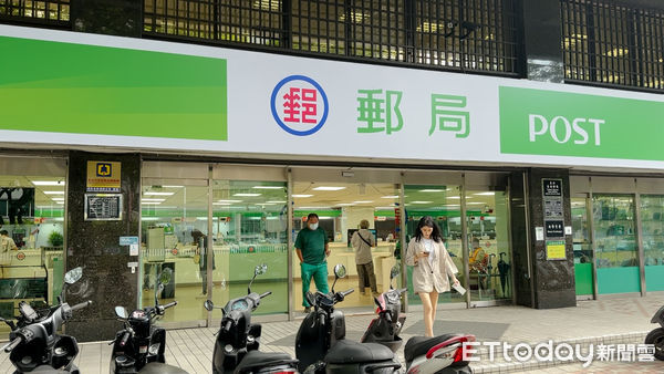 考上郵局好後悔!他嘆「低薪才5萬」天天加班20分鐘 苦勸別上當「加薪5000也要鬧」網酸:沒出過社會?