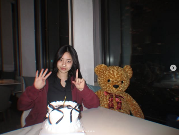被說最像小S!14歲許老三爆「堅決不進演藝圈」 立志當學霸「絕美近照再進化」網讚:漂亮又有想法❤️