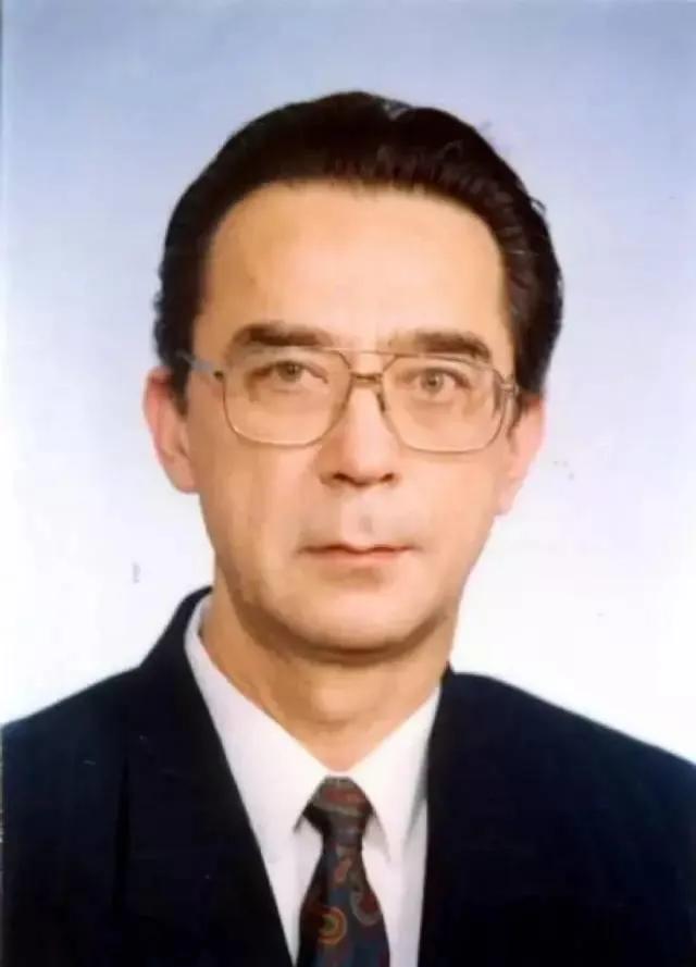 帥到瘋狂被倒追! 政壇大咖「年輕時撞臉吳彥祖」 卻因2要求「讓無數女生卻步」