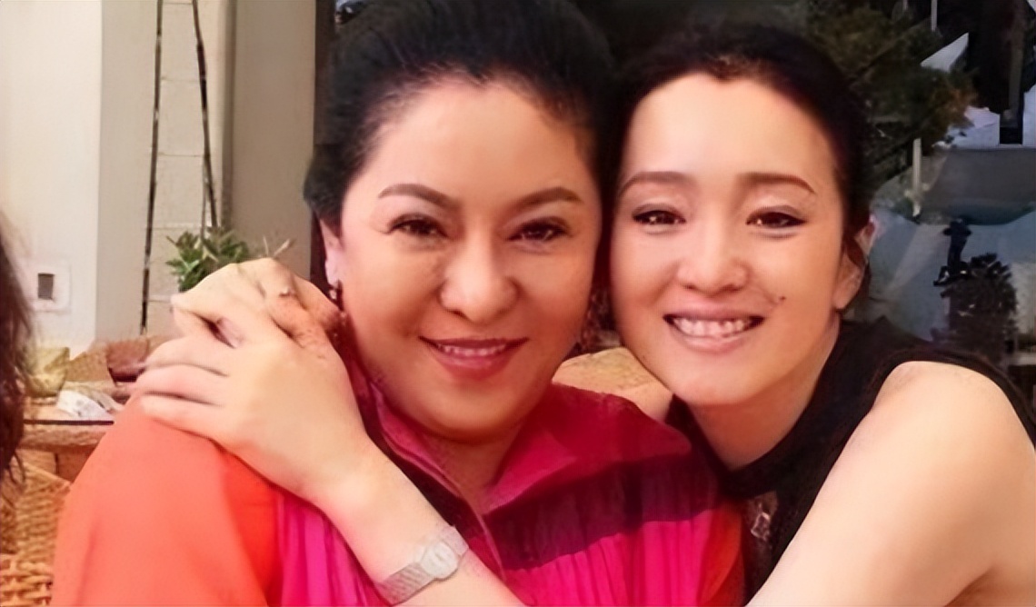 當年為她離婚!張藝謀情纏8年「寧死不娶鞏俐」 向太曝真實原因:「不是嫌她條件差」