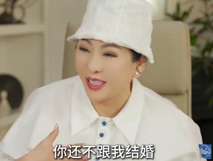當年為她離婚!張藝謀情纏8年「寧死不娶鞏俐」 向太曝真實原因:「不是嫌她條件差」