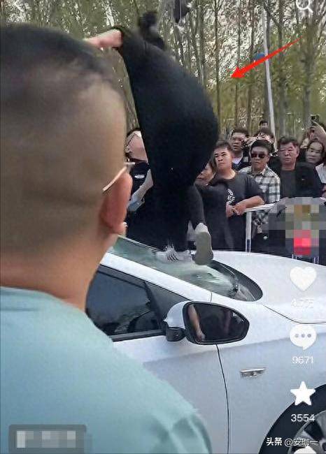 揪姊妹出動抓姦!正宮不忍砸車「擋風玻璃全碎」 網看「小三真面目」愣了:是我也陷進去