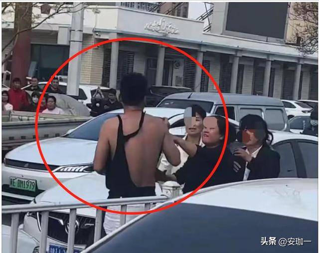 揪姊妹出動抓姦!正宮不忍砸車「擋風玻璃全碎」 網看「小三真面目」愣了:是我也陷進去