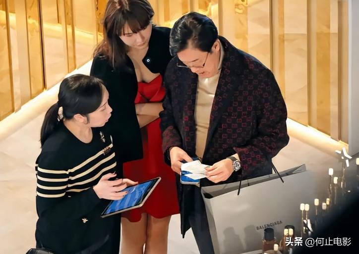 正宮全然不知!67歲富商被拍「婚外情已經9年」 「小三5年生4胎」身份竟是圈內人