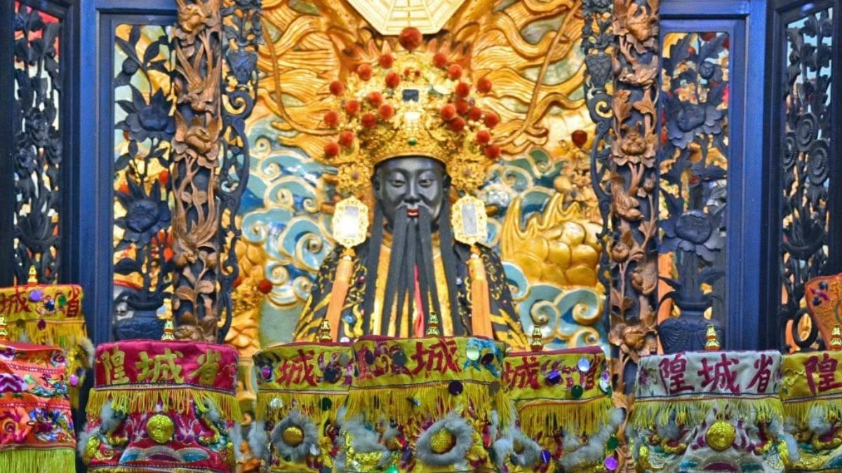 巴威來襲前夕!台灣城隍爺廟「驚見異象」 算盤「5珠離奇上升」廟方示警:全台務必小心一事
