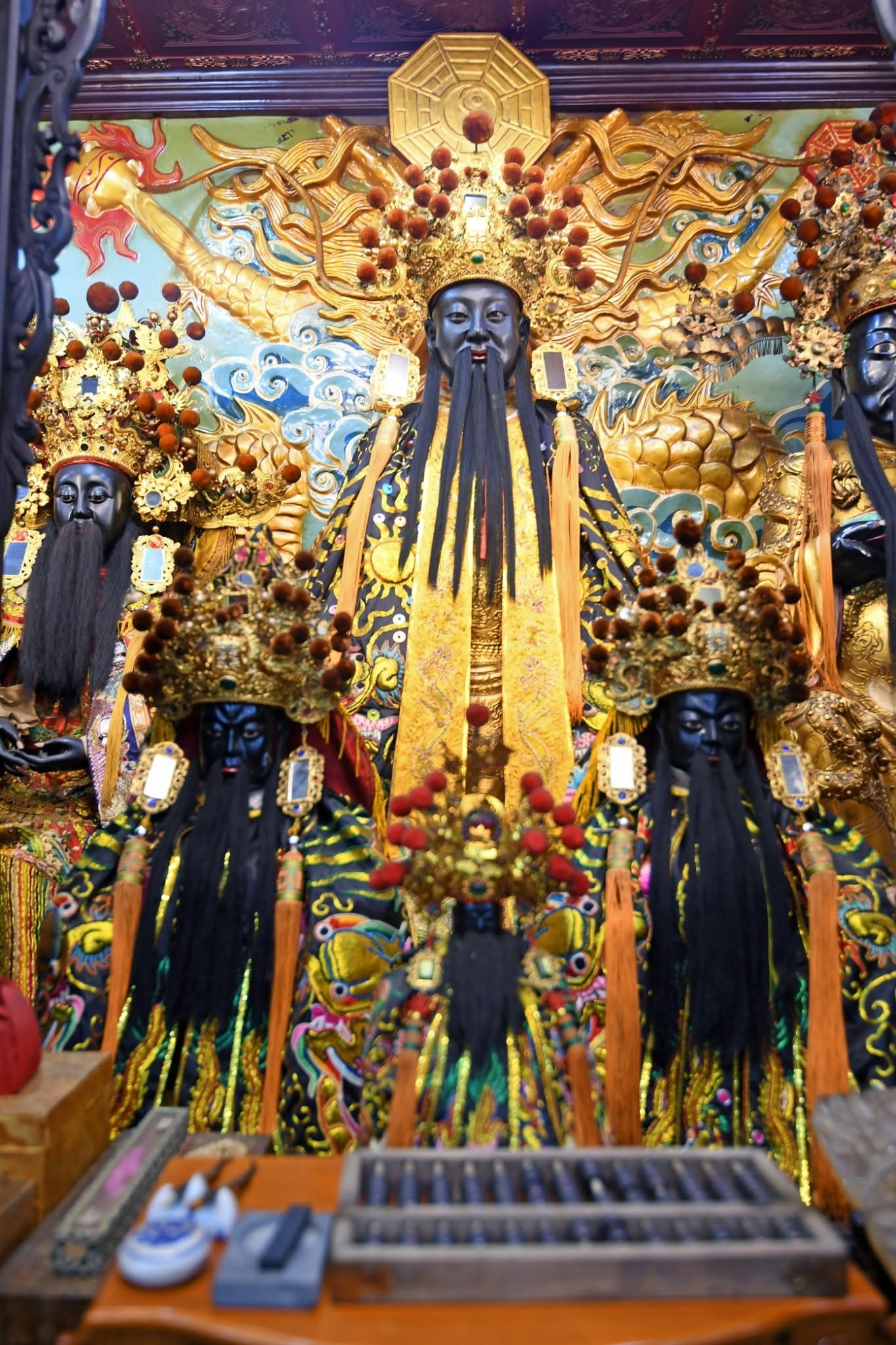 巴威來襲前夕!台灣城隍爺廟「驚見異象」 算盤「5珠離奇上升」廟方示警:全台務必小心一事