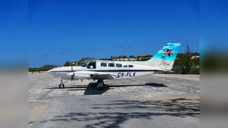 才傳異常又起飛!飛機驚「墜毀殘骸爆裂」 機上10人身亡「名單驚見大咖藝人」