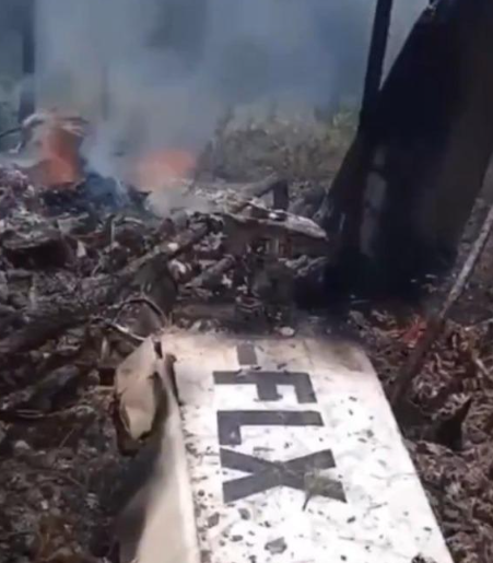 才傳異常又起飛!飛機驚「墜毀殘骸爆裂」 機上10人身亡「名單驚見大咖藝人」