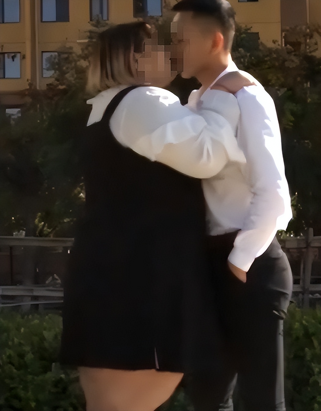 年輕男鍾愛「大10歲200公斤女友」!7年懷二胎「卻始終沒有結婚」原因太痛心...