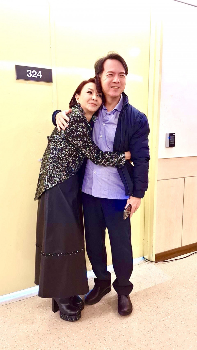 淡出演藝圈20年!63歲歌后「驚傳颱風夜失聯」 親友哭「2億資產被親姊騙光」