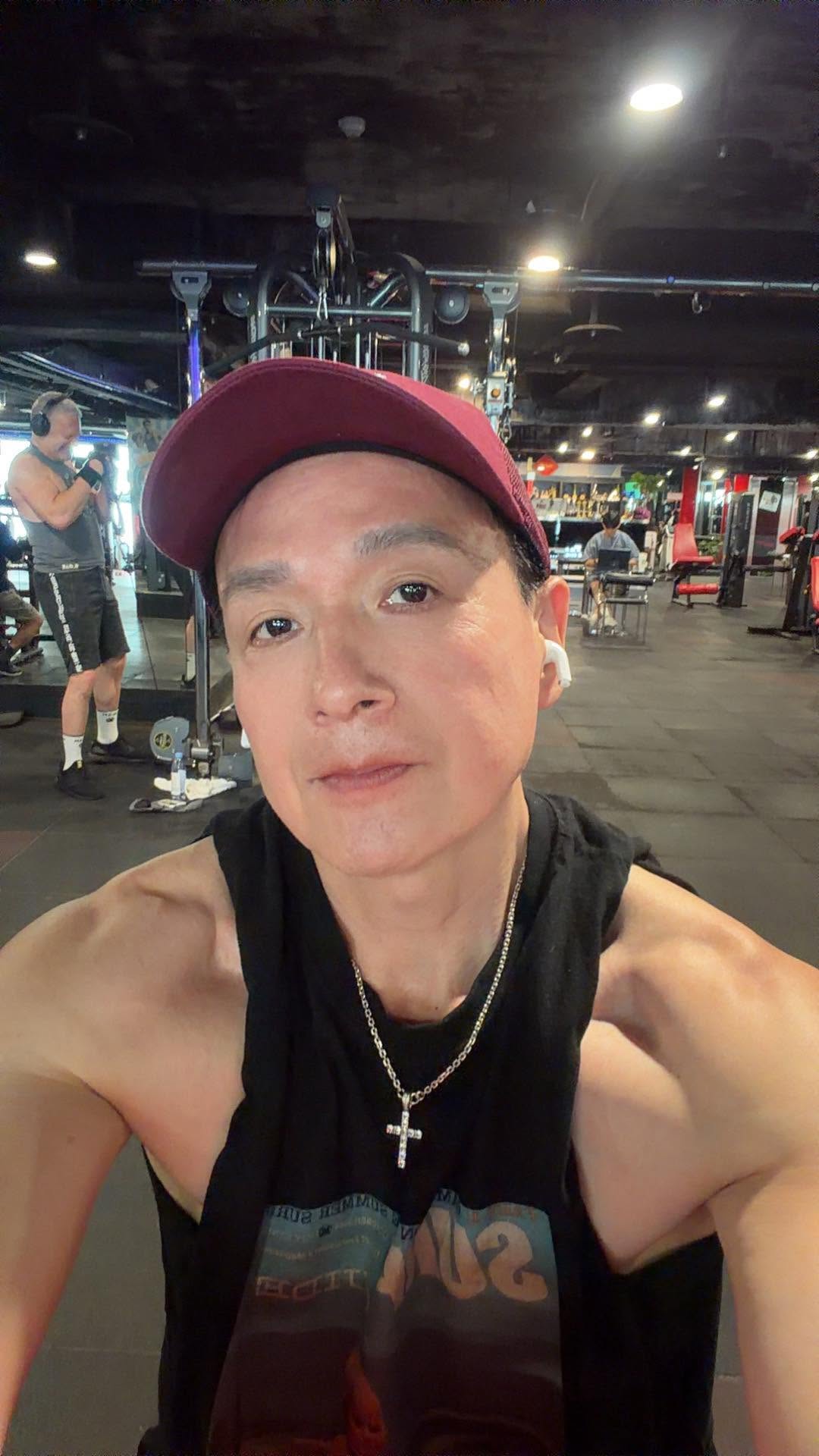 早被警告要戒酒!54歲小鐘驚爆「廁所昏倒40分鐘」 緊急送醫嚇喊「裡面都燒傷了...」