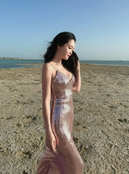 婚後突破尺度!陳喬恩「罕見解放深V曲線」 網全暈「47歲神仙身材」:被寵成少女❤️