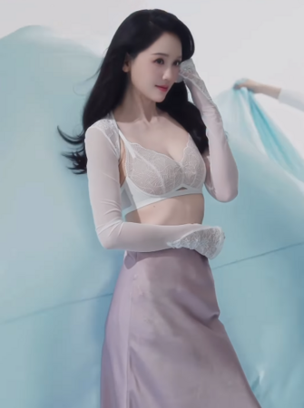 婚後突破尺度!陳喬恩「罕見解放深V曲線」 網全暈「47歲神仙身材」:被寵成少女❤️