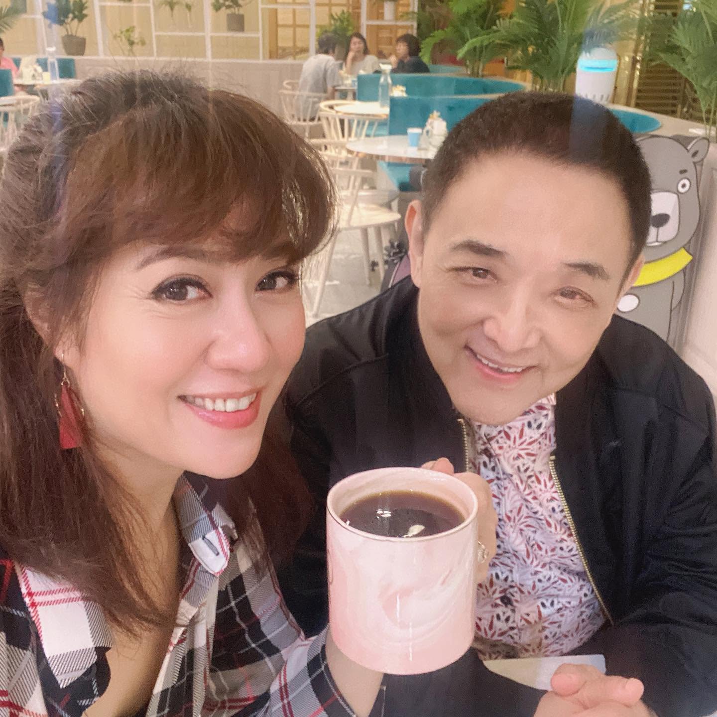 終於進廠維修！ 69歲小亮哥「拉皮回春20歲」　術後成果曝光「連額頭都發亮」