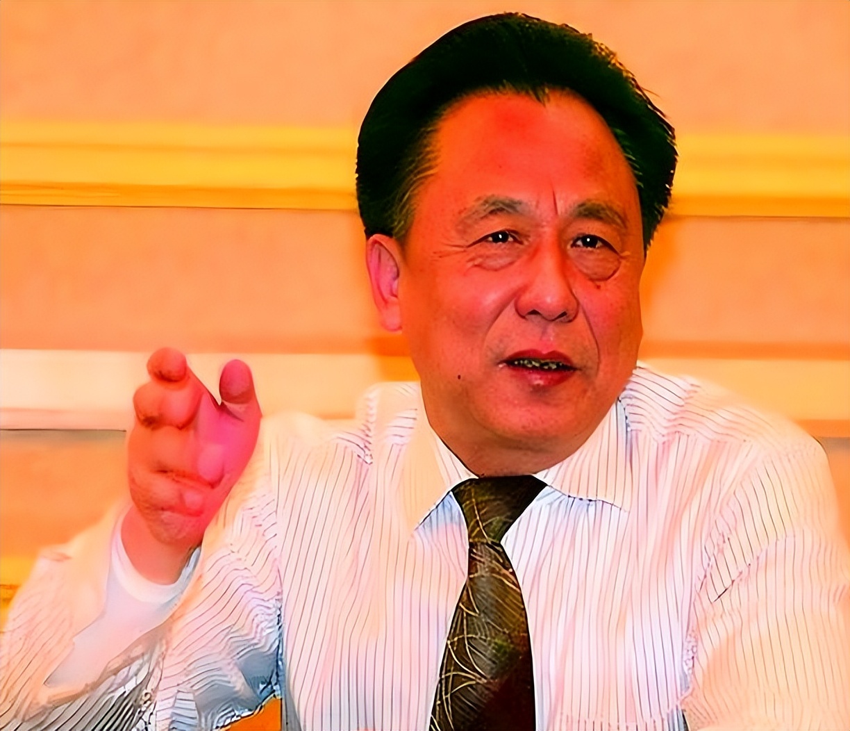身價百億土皇帝!他包養10情婦「翻牌狂生11私生子」 75歲還在造人「結局卻活成笑話」