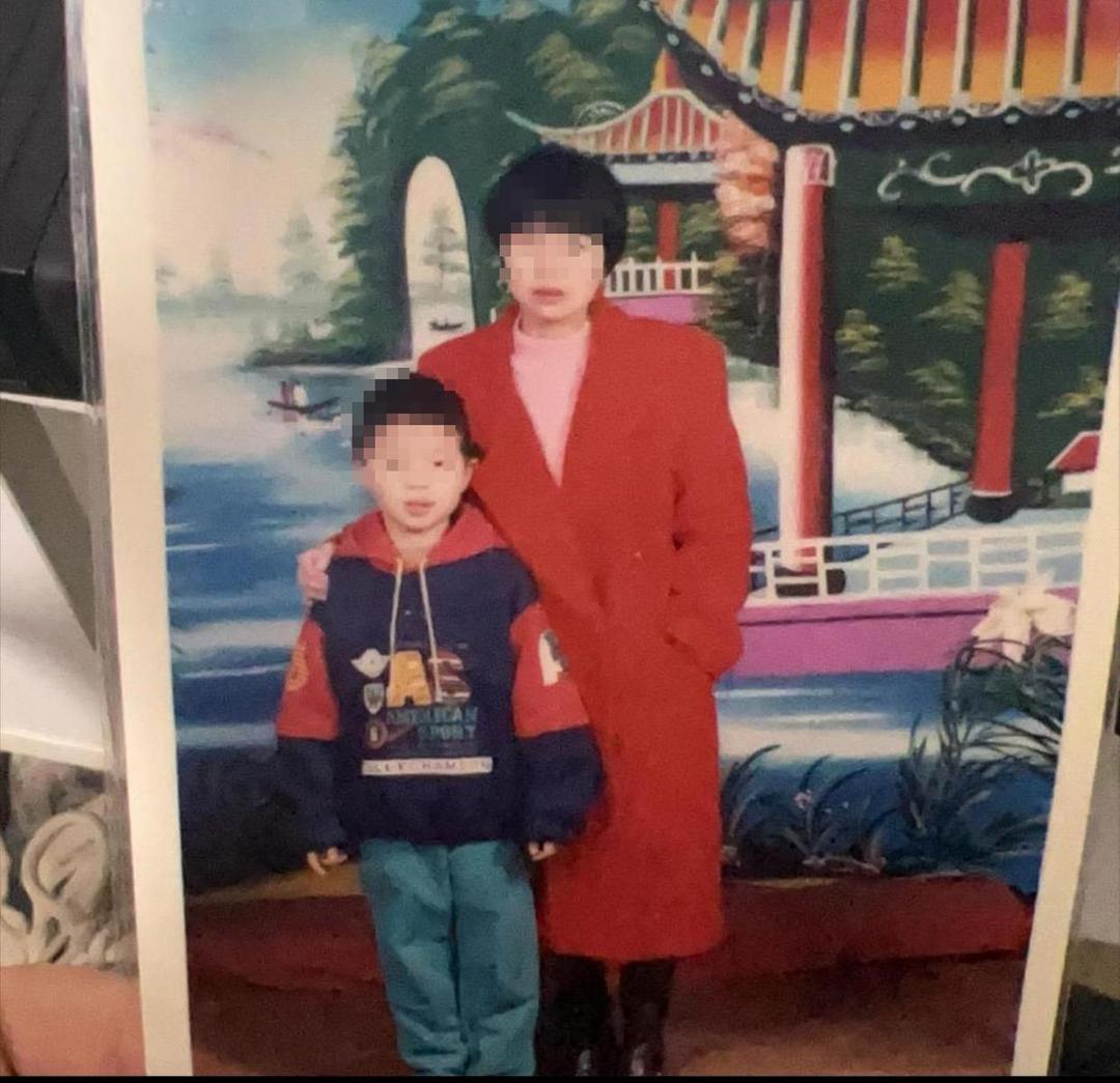 失蹤28年!商場花壇挖出「母親白骨屍體」 兒子「拿出泛黃老照片」淚崩還原現場:只求殺人償命