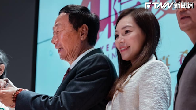 郭台銘女球友「私照疑外流」!36E身材「撩衣賣肉」網酸:差好多
