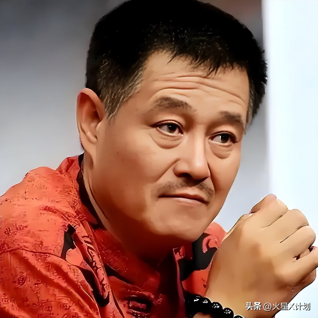國民男星「接到兒子死訊」堅持上工!69歲毅然退圈「吐露30年唯一遺憾」:一輩子放不下