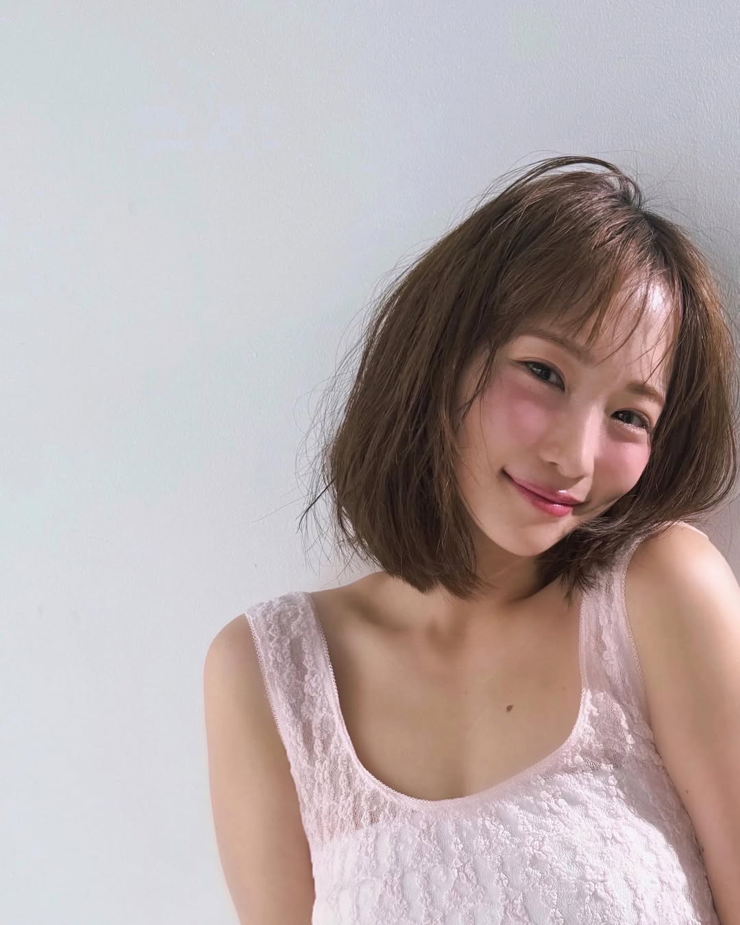 當紅之際帶球嫁！大咖女星「公開喜訊5天變小三」　選擇力挺老公「如今近況引嘆息」