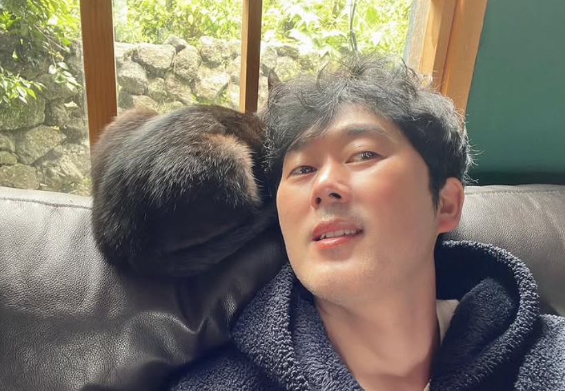 49歲歌手驚傳過世！女友「悲痛辦完後事」：下輩子早點相遇...