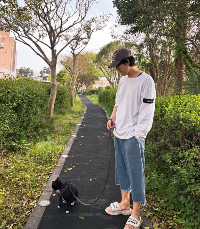 49歲歌手驚傳過世！女友「悲痛辦完後事」：下輩子早點相遇...