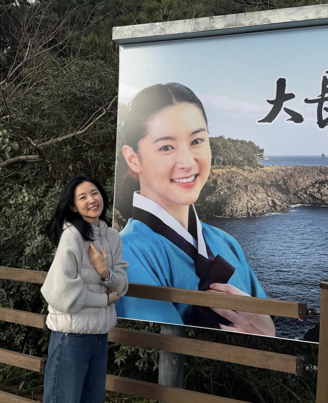 夫妻同步逆生長!55歲國民女神「嫁大20歲富商」淡出 驚喜亮相「75歲尪成焦點」:比巨星老婆猛