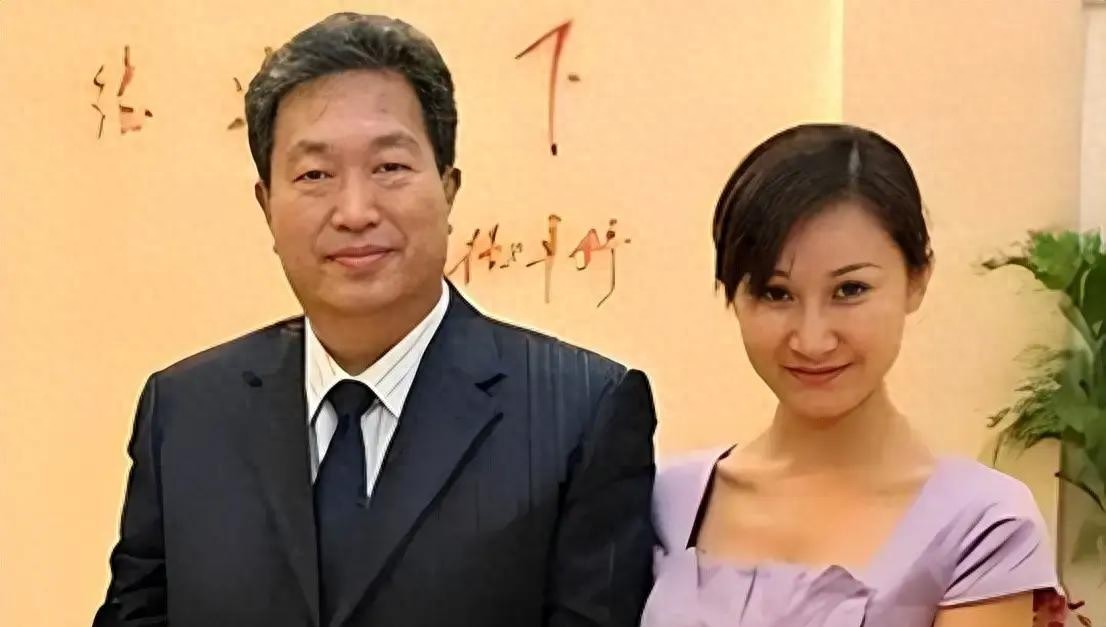 窮小子逆襲!他登頂百億首富「要12名女秘書陪伴」 卻因一樁謊言「在獄中度過餘生」