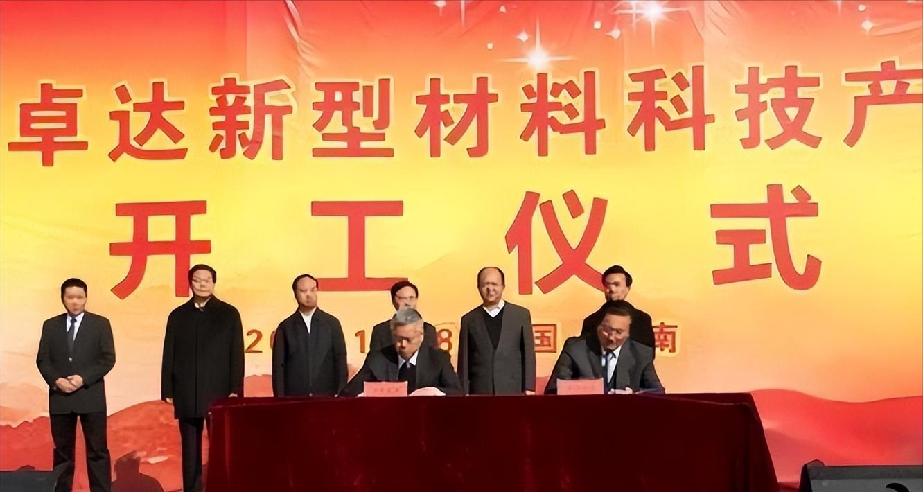 窮小子逆襲!他登頂百億首富「要12名女秘書陪伴」 卻因一樁謊言「在獄中度過餘生」