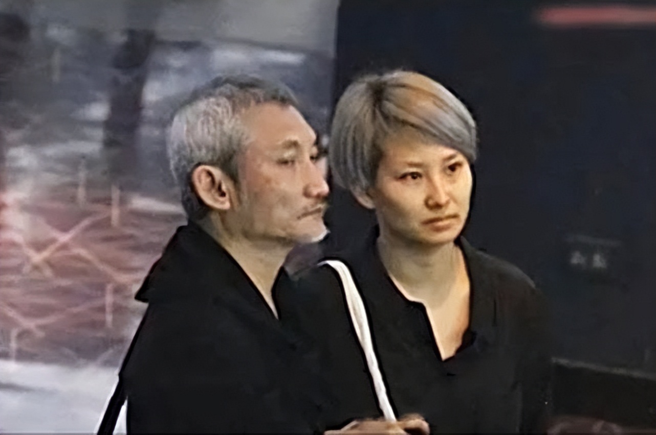 淚別已故前妻!75歲大咖導演「樂擁小30歲新歡」...甜約會「女方竟一夜白髮」