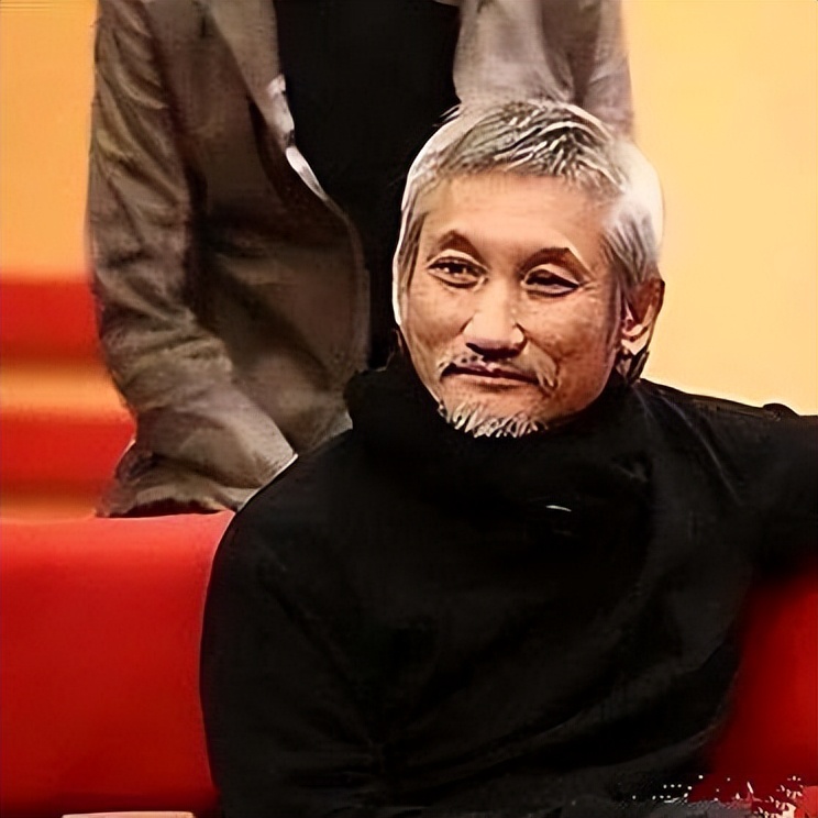 淚別已故前妻!75歲大咖導演「樂擁小30歲新歡」...甜約會「女方竟一夜白髮」