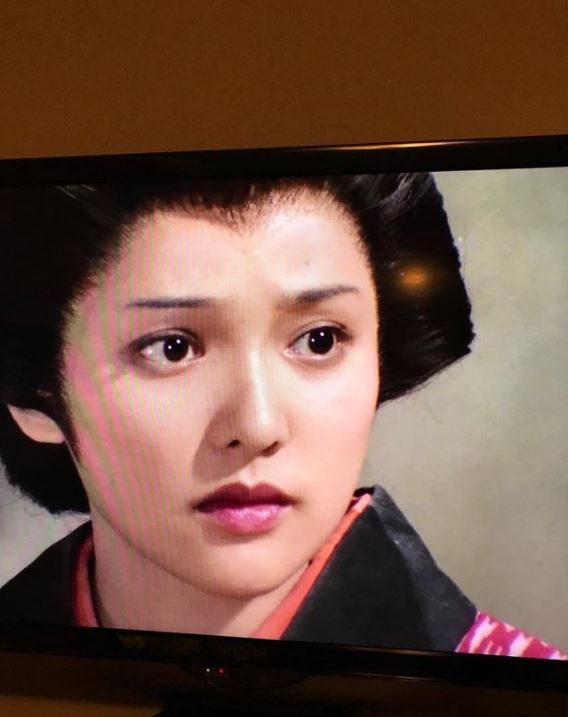 年輕漂亮又火辣!知名女星「自爆和成龍不倫戀」 離婚外國尪「71歲狀態超驚人」