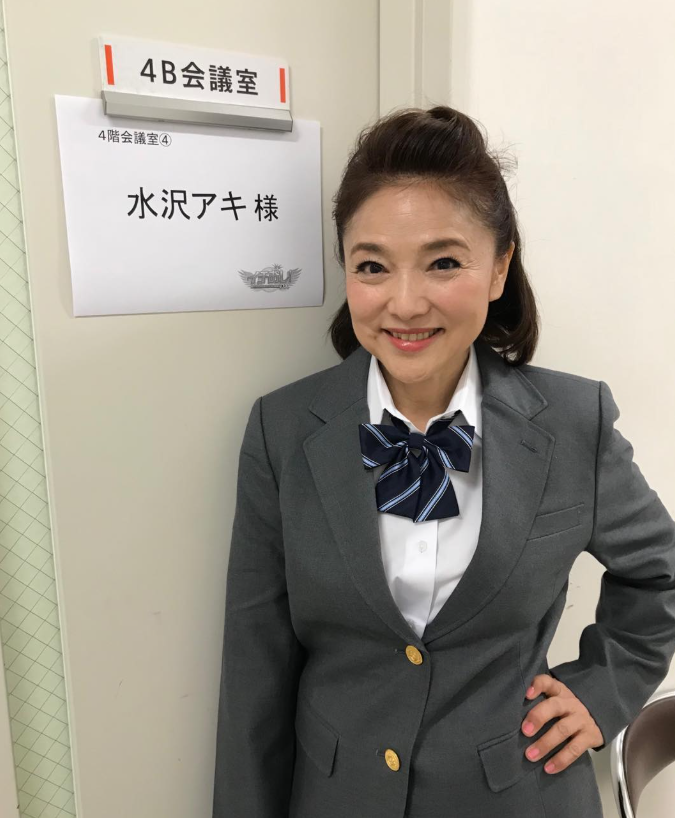 年輕漂亮又火辣!知名女星「自爆和成龍不倫戀」 離婚外國尪「71歲狀態超驚人」